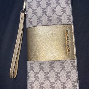 Gold Michael Kors clutch/wallet
